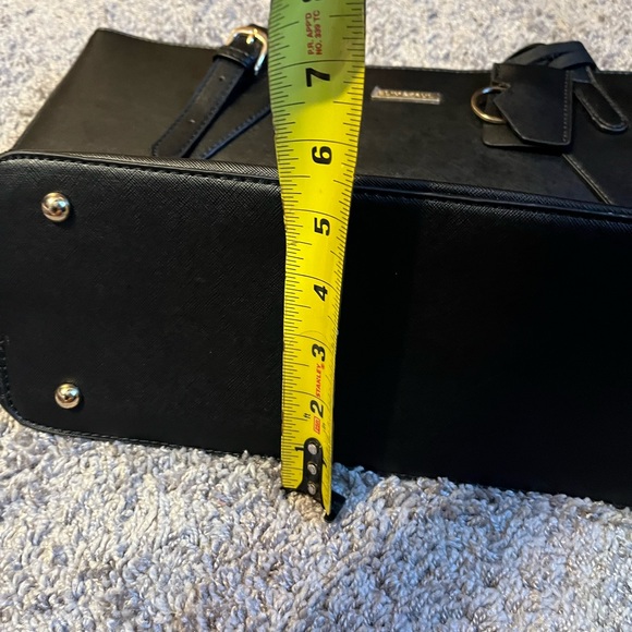 Chic Black Leather Tote Bag - Picture 8 of 9